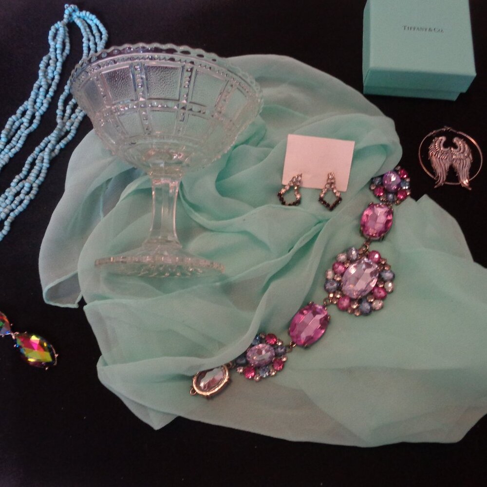 TIFFENY BLUE BOX BLUE MULTI BEAD BROKEN BLINGS WINGS EARING OLD GOBLET RHINE LOT